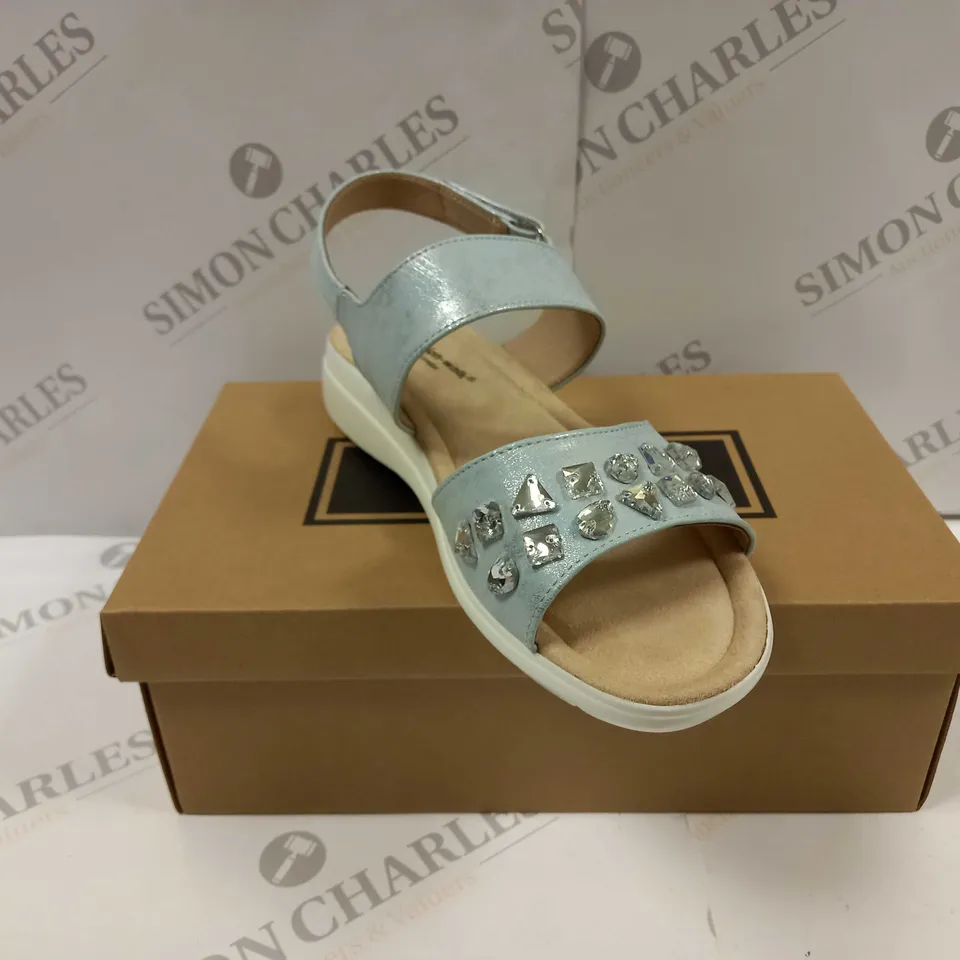 BOXED PAIR OF CUSHION WALK JEWELLED SANDALS IN SILVER - SIZE 7