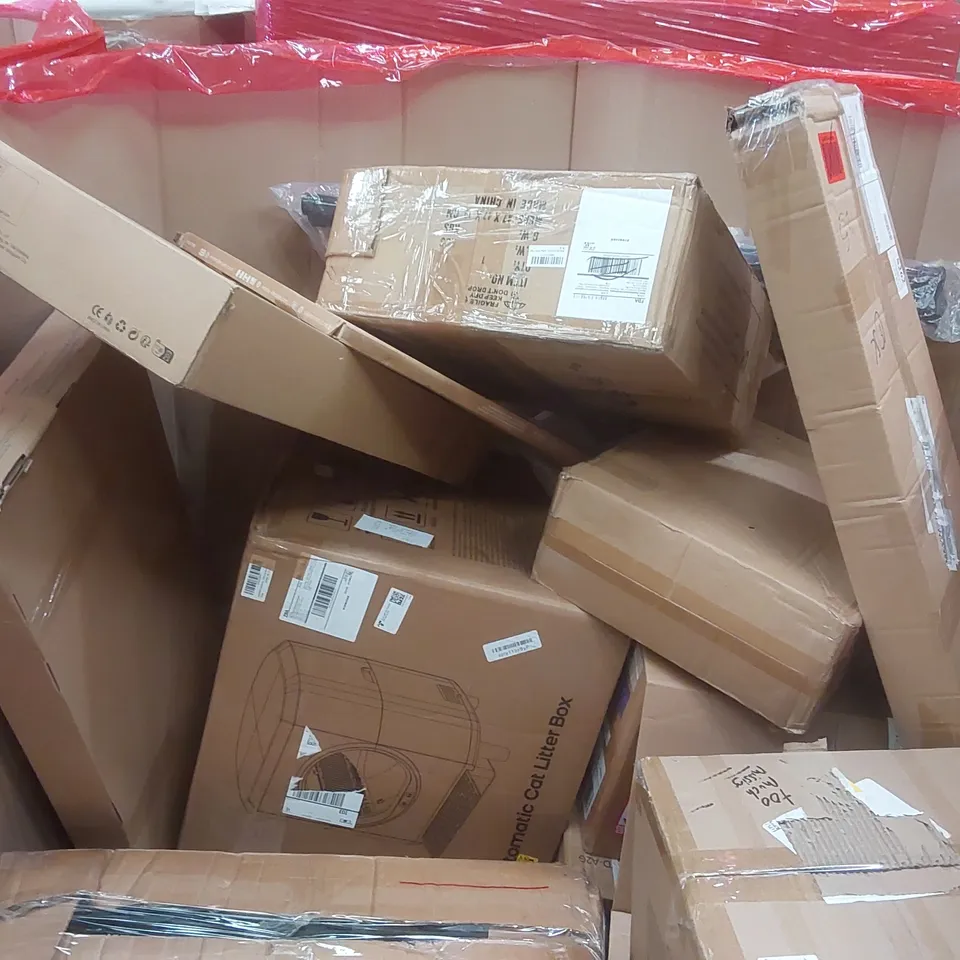 PALLET CONTAINING A VERY LARGE QUANTITY OF ASSORTED ITEMS INCLUDING: CEILING FAN LIGHTS, AUTOMATIC CAT LITTER BOX ECT