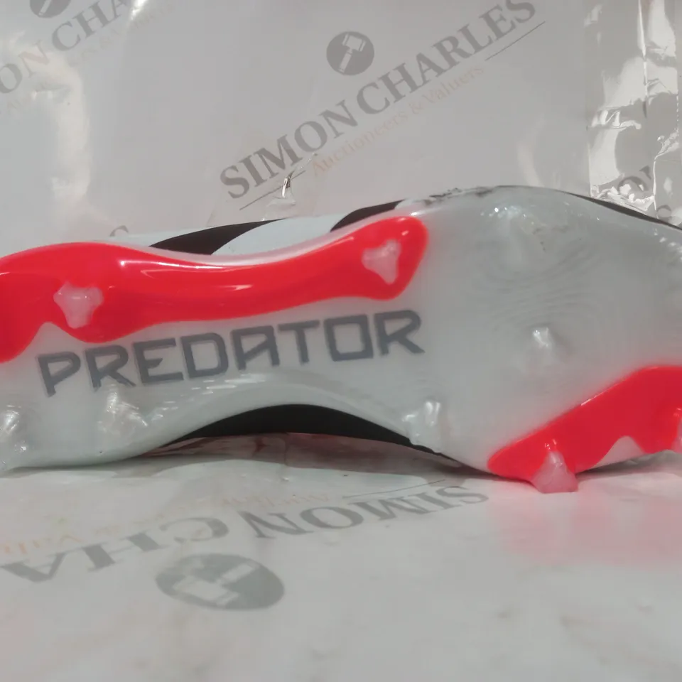 PAIR OF ADIDAS PREDATOR FOOTBALL BOOTS IN BLACK/ORANGE/WHITE UK SIZE 8.5