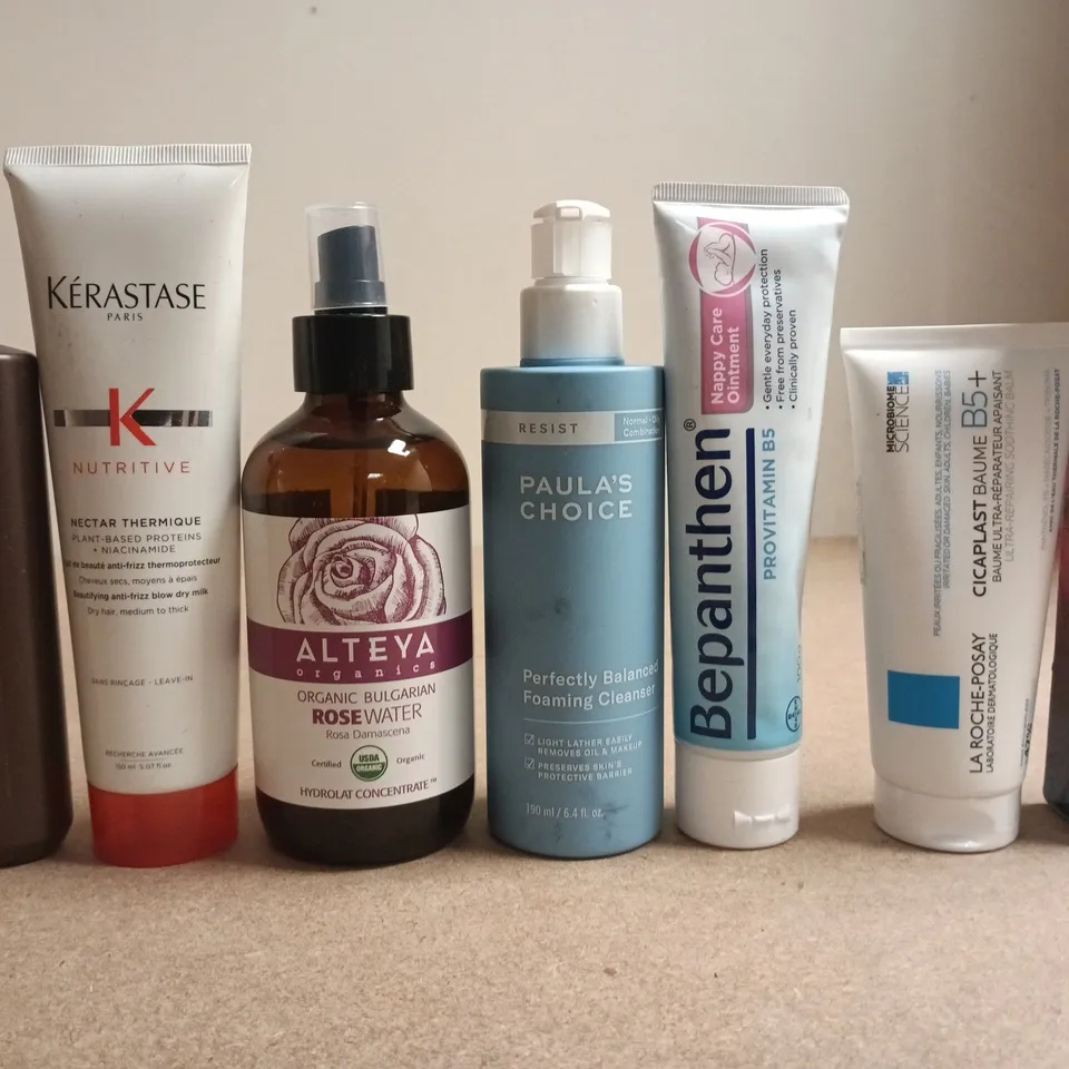 APPROXIMATELY 15 ASSORTED HEALTH & BEAUTY PRODUCTS TO INCLUDE PAULAS CHOICE , KERASTASE AND BEPANTHEN