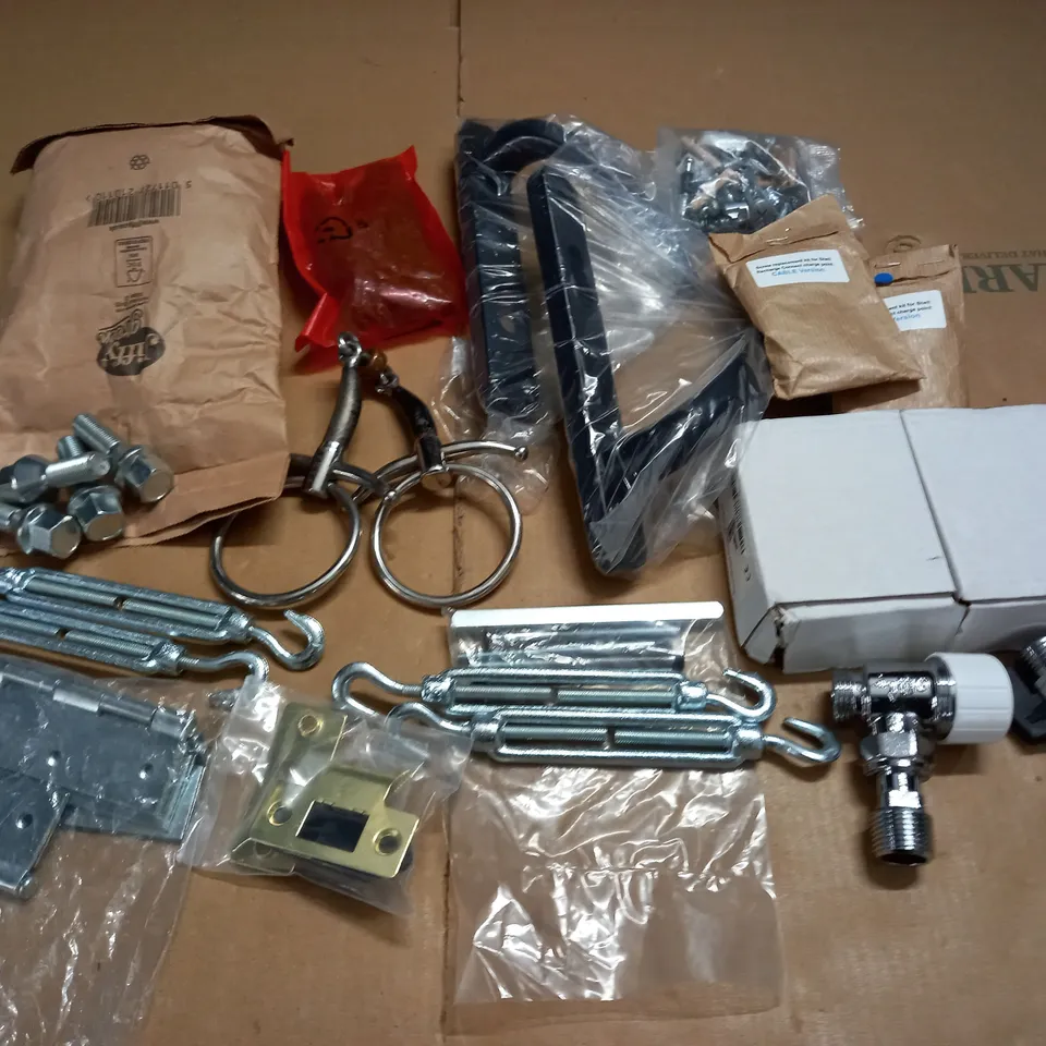 LOT OF ASSORTED FITTING AND FIXTURE ITEMS 