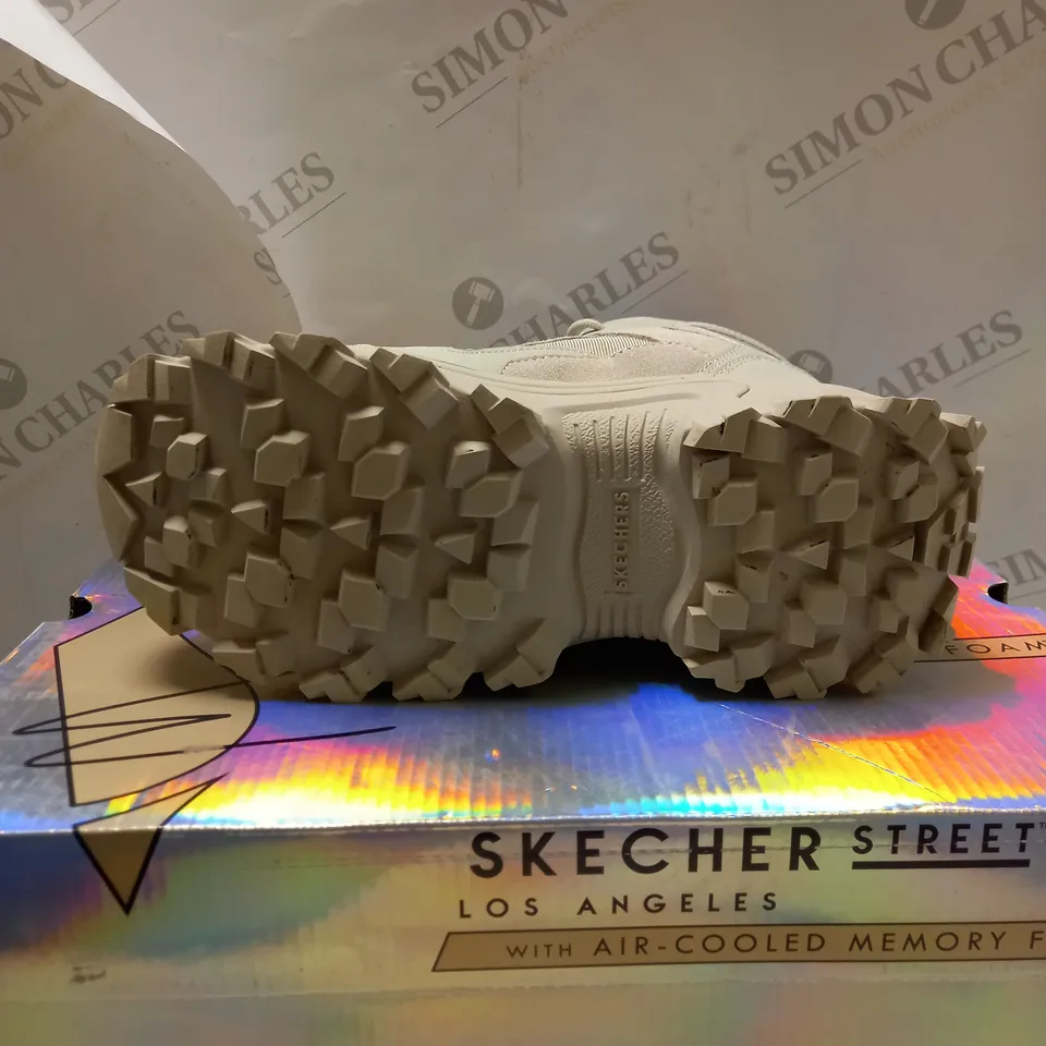 SKECHERS OFF WHITE STRETCH TRAINERS - SIZE 6