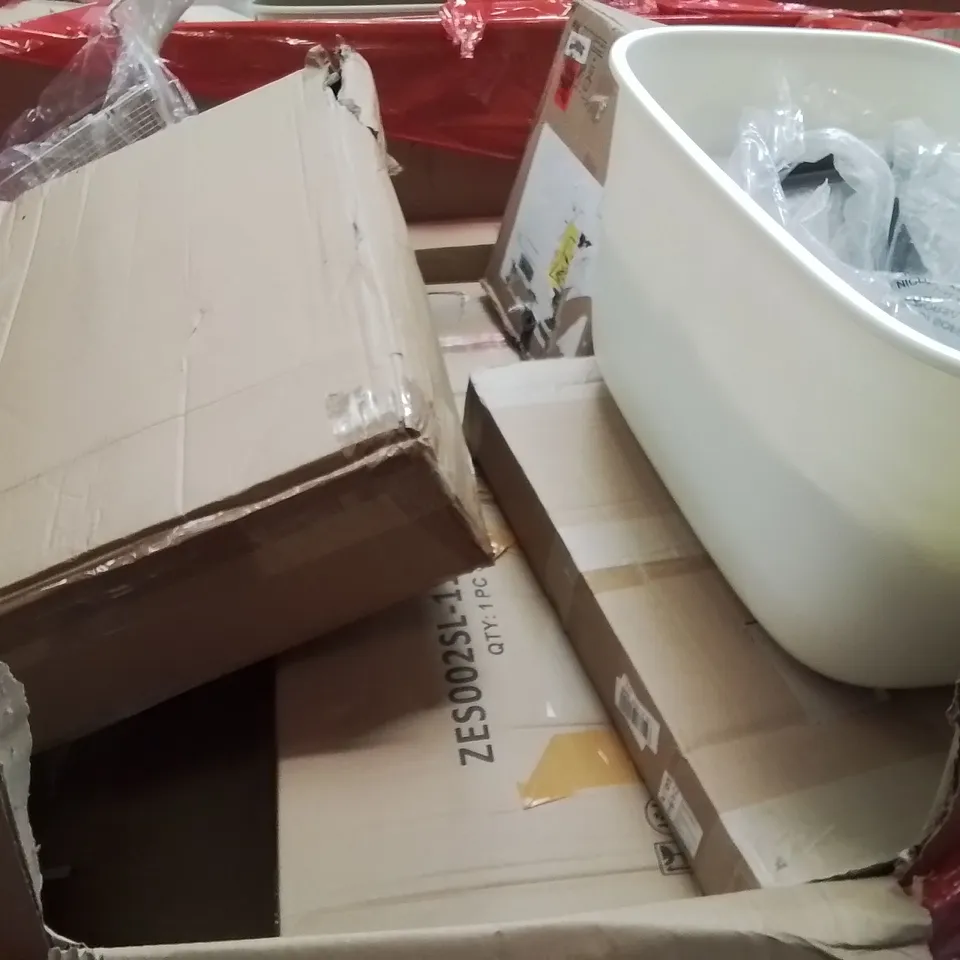 PALLET CONTAINING ASSORTED PRODUCTS INCLUDING MINI CLOTHING RACK, ROASTING PAN XL, DIGITAL AIR FRYER & UPSEAT BOOSTER SEAT