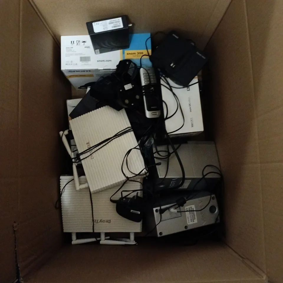 LARGE QUANTITY OF AN ASSORTMENT OF ELECTRICAL ITEMS TO INCLUDE SNOM 300 BUSINESS PHONE, WIRELESS BT PHONE HANDSET, BT WIFI ROUTERS ETC - COLLECTION ONLY