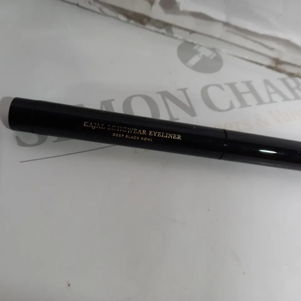 LAURA GELLAR EYELINER