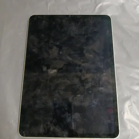 APPLE IPAD PRO 11" 3RD GEN TABLET IN SILVER
