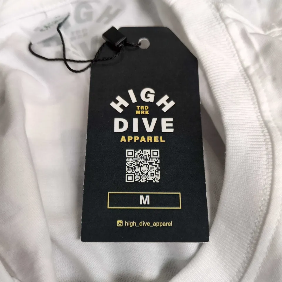 HIGH DIVE APPAREL WHITE T‑SHIRT – MEDIUM