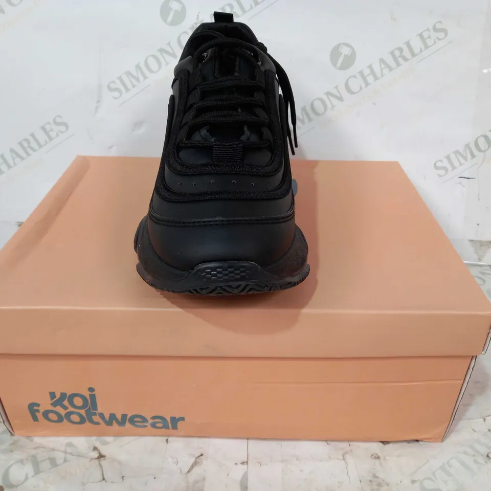 BOXED PAIR OF KOI FOOTWEAR CHUNKY TRAINERS IN BLACK EU SIZE 39