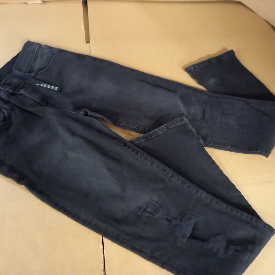 BRAND NEW J BRAND PHOTO READY MID RISE RAIL JEANS IN BLACK - 29