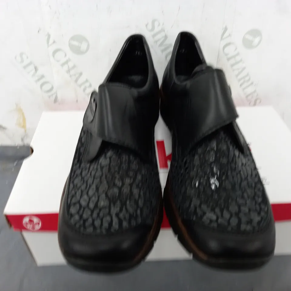 BOXED RIEKER ANTISTRESS VELCRO STRAP SHOES IN BLACK - SIZE 39