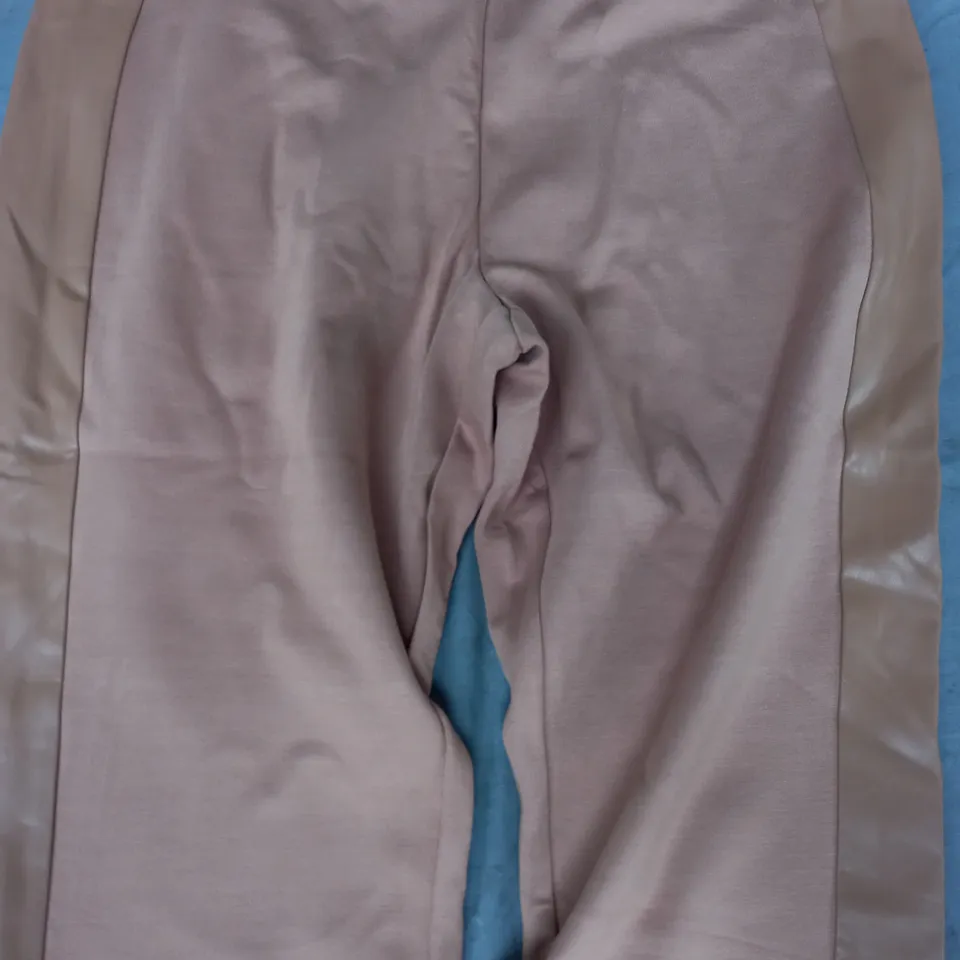 WYNNE COLLECTION TROUSERS IN DARK CAMEL SIZE LARGE