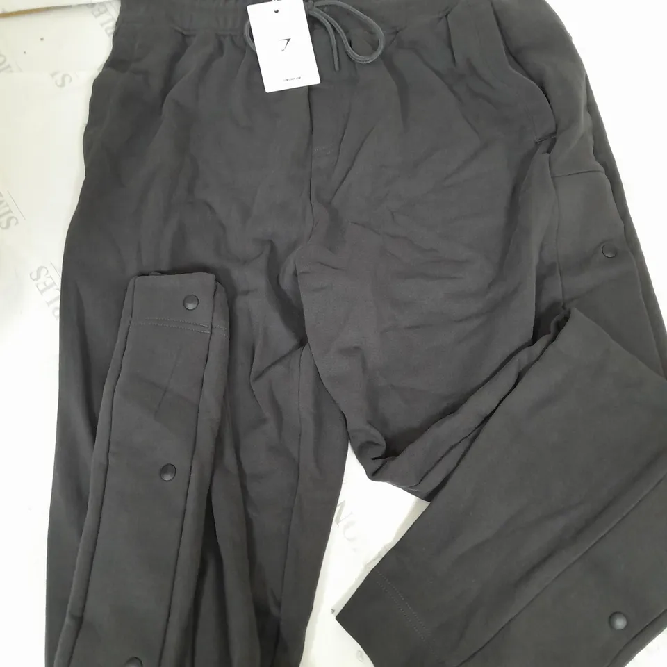 GYMSHARK REST DAY ESSENTIALS SWEAT SNAP PANTS IN ONYX GREY - L