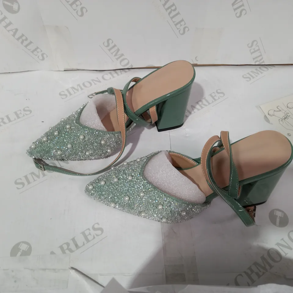 DESIGNER GREEN BLOCK HEEL PEARLED TRAINER - SIZE 38