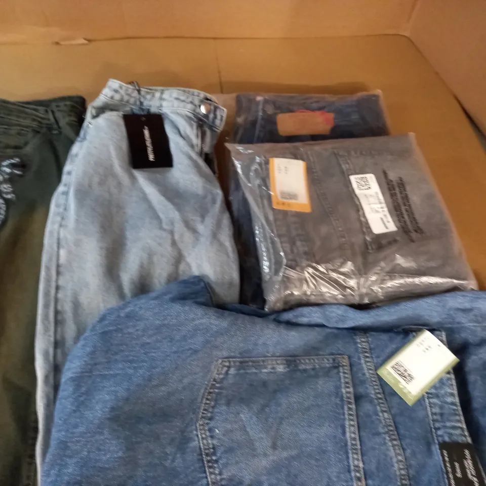 LOT OF 5 ASSORTED PAIRS OF JEANS IN VARIOUS SIZES