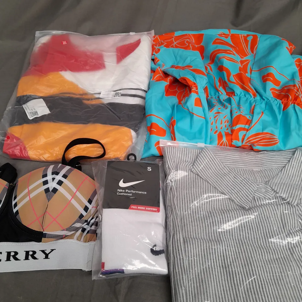 BOX OF APPROXIMATELY 25 ASSORTED CLOTHING ITEMS TO INCLUDE - SOCKS , DRESS , BIKINI ETC