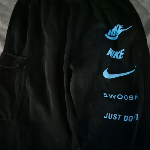 NIKE JOGGERS IN BLACK/BLUE SIZE XL