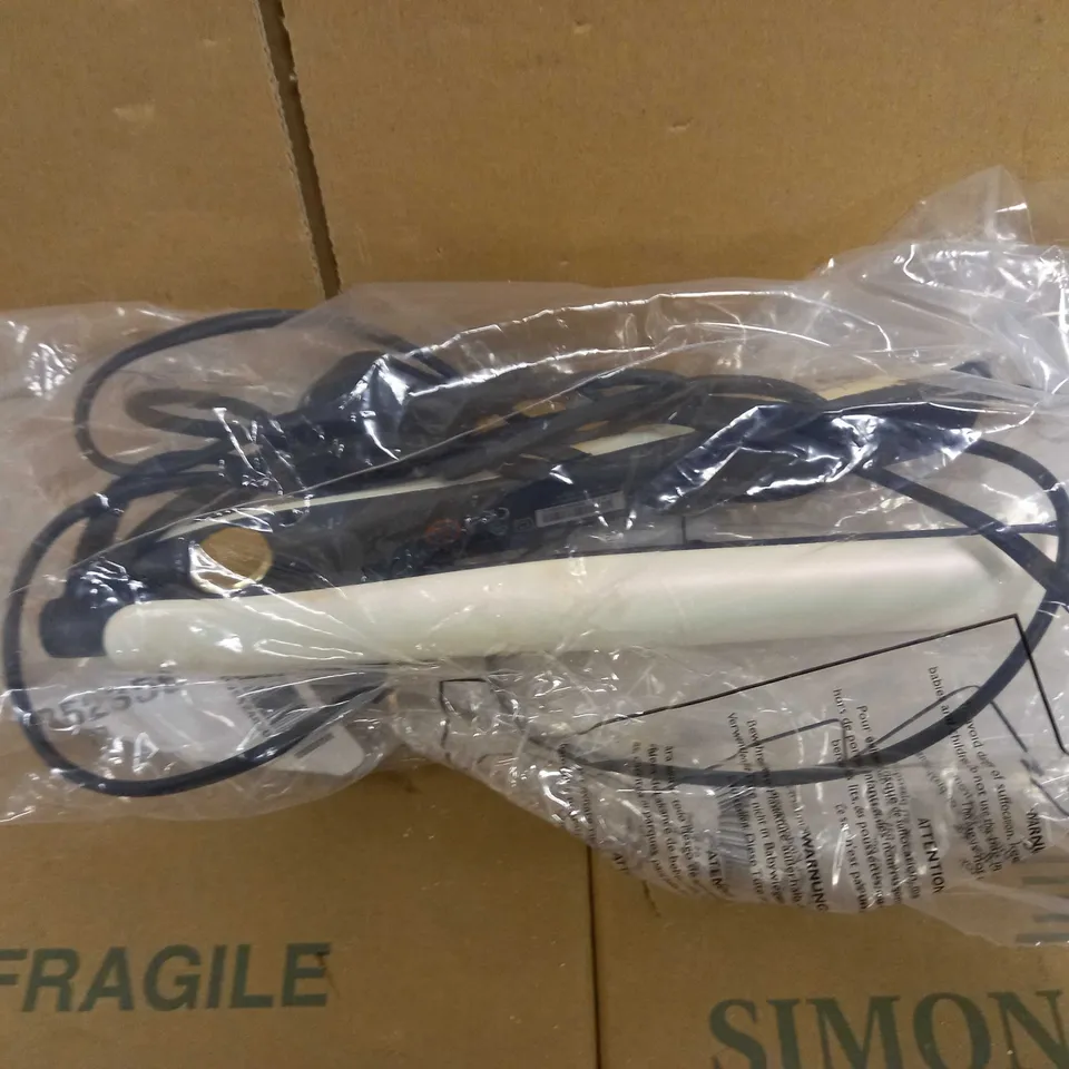 GHD GOLD HAIR STRAIGHTENER IN IRIDESCENT WHITE