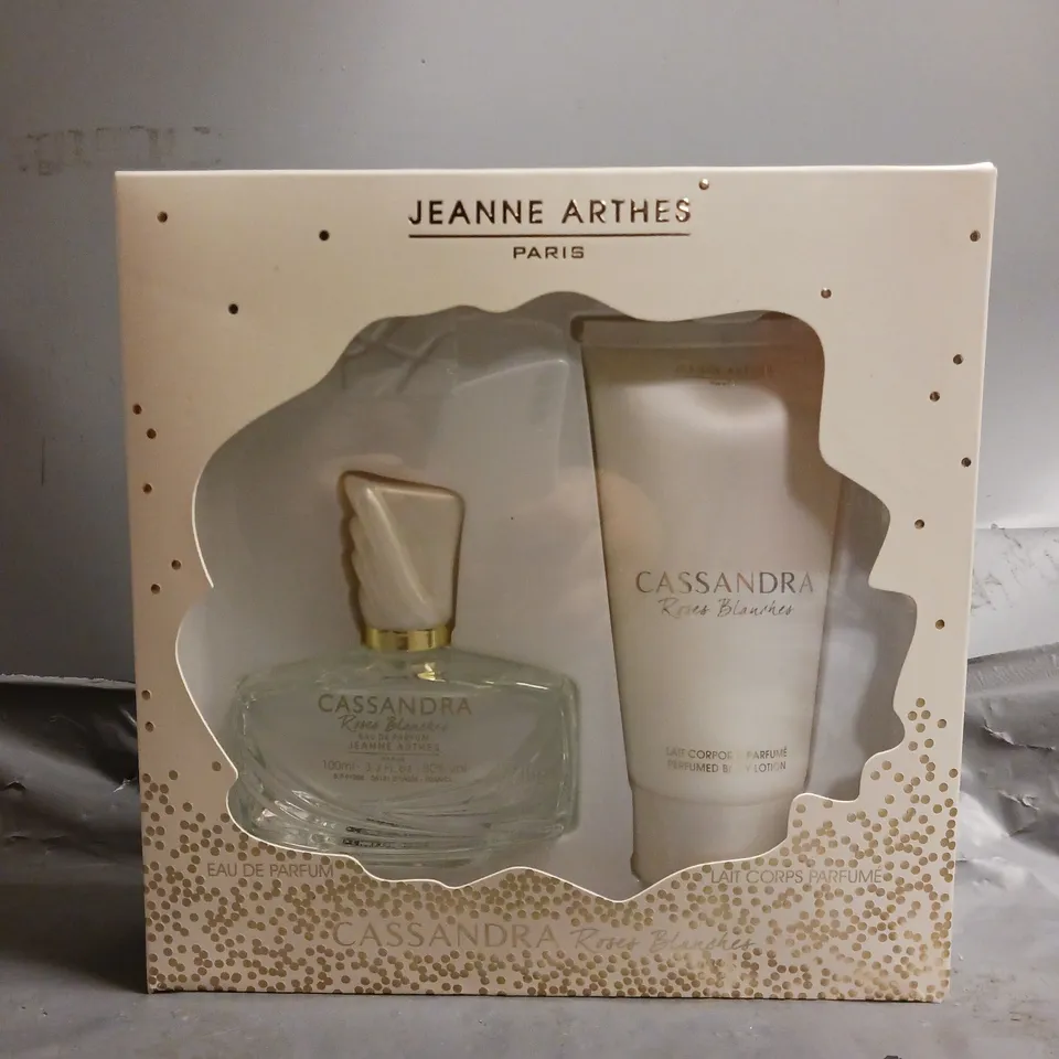 JEANNE ARTHES CASSANDRA ROSES BLANCHES GIFT SET 100ML EDP + 100ML BODY LOTION