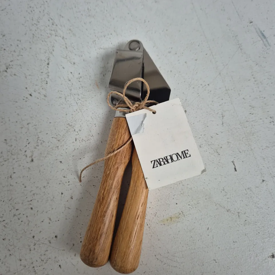 WOODEN ZARA HOME GARLIC PRESS