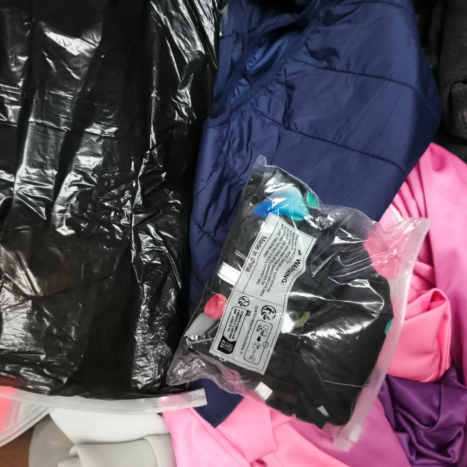 APPROXIMATELY 20 ASSORTED CLOTHING AND FASHION PRODUCTS IN VARIOUS STYLES AND SIZES - COLLECTION ONLY