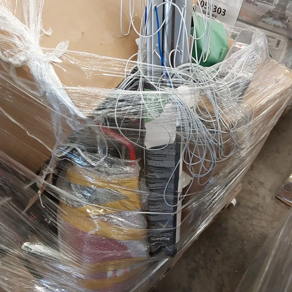 PALLET OF APPROXIMATELY 5 UNPROCESSED RAW RETURN HOUSEHOLD AND ELECTRICAL GOODS TO INCLUDE;