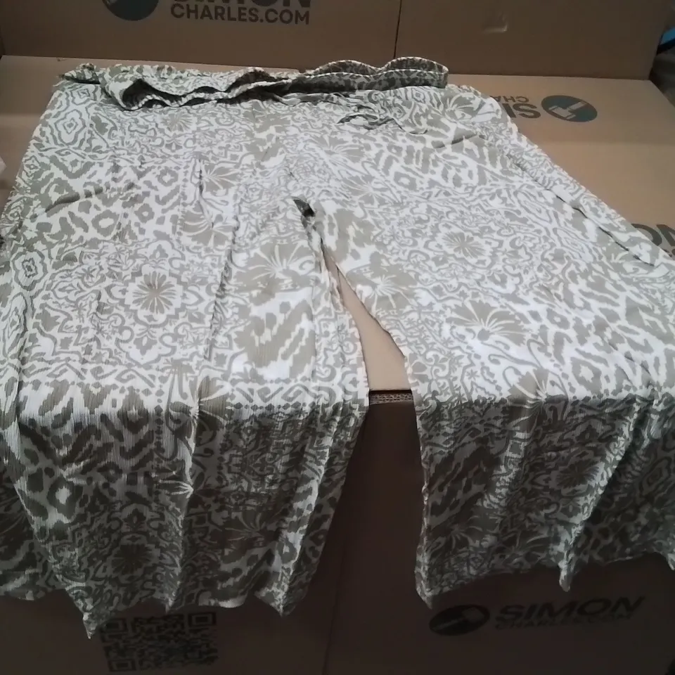 BOXED BRAND NEW APPROXIMATELY 30 JD WILLIAMS CRINKLE PALAZZO TROUSERS TAUPE SIZE 22