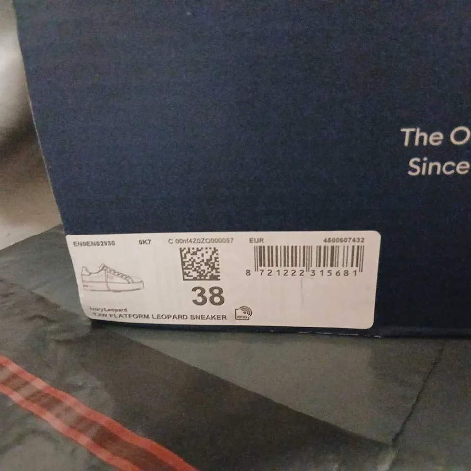 TOMMY JEANS WHITE PLATFORM SNEAKERS WITH LEOPARD HEEL DETAIL – UK 5.5 (EU 38)