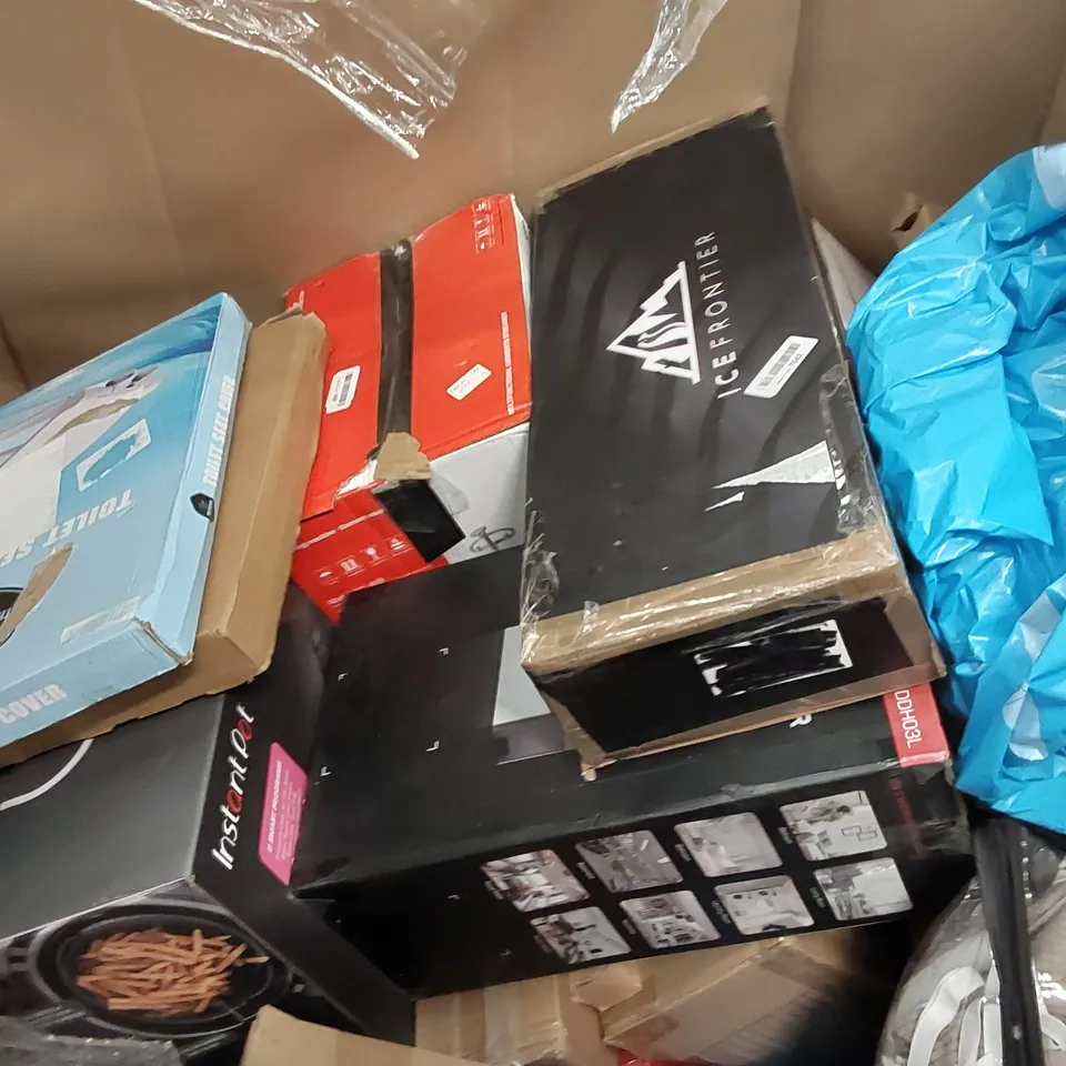 PALLET OF ASSORTED ITEMS INCLUDING: LARGE MAT, DEHUMIDIFIER, HEATER, BABY HIGH CHAIR, TOILET SEAT COVER