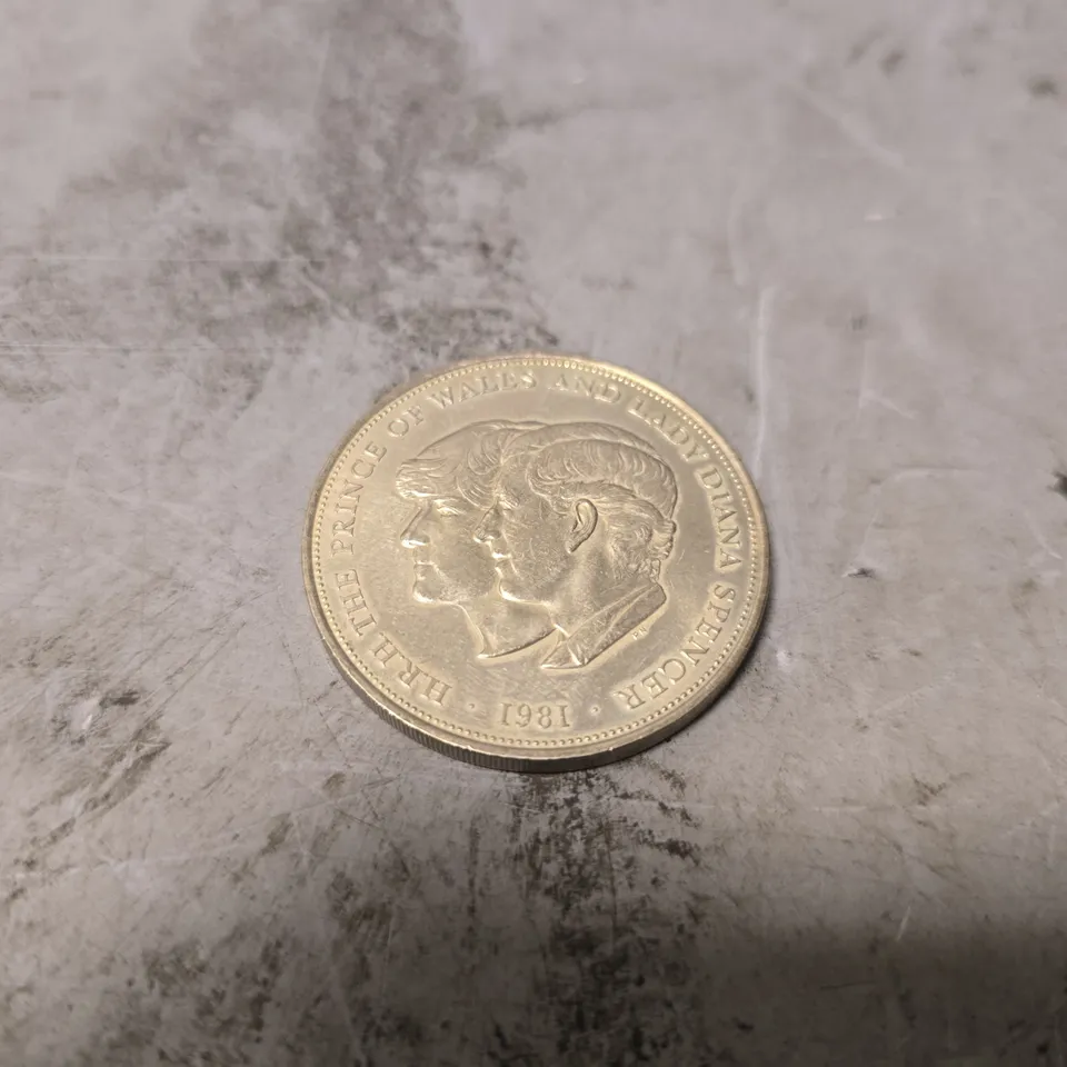 1981 PRINCE CHARLES AND LADY DIANNA COMMEMORATIVE WEDDING COIN 