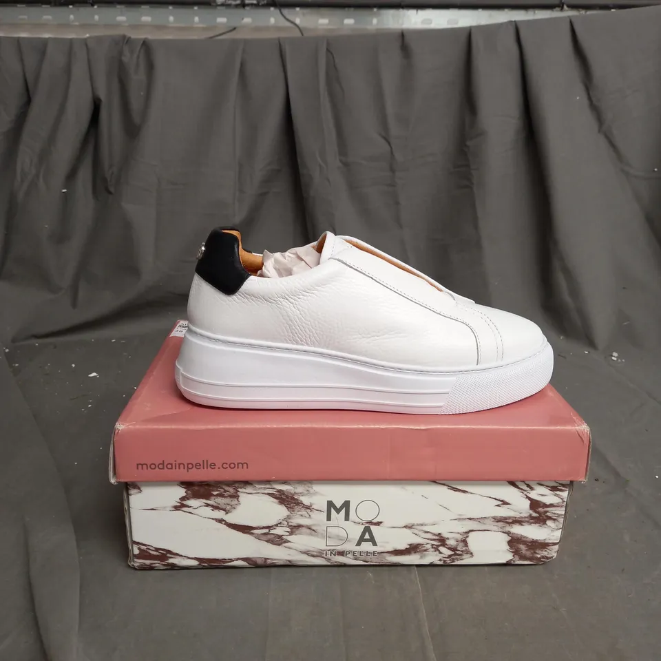 MODA IN PELLE SLIP ON TRAINERS IN WHITE SIZE 5