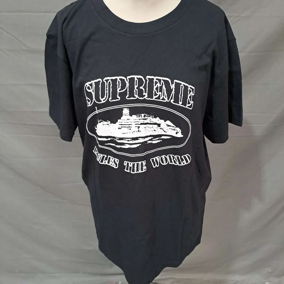 SUPREME PRINTED TEE IN BLACK SIZE L