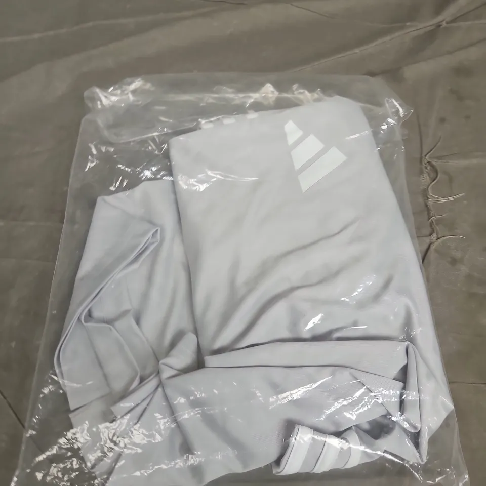 ADIDAS LOGO TEE - SIZE XL