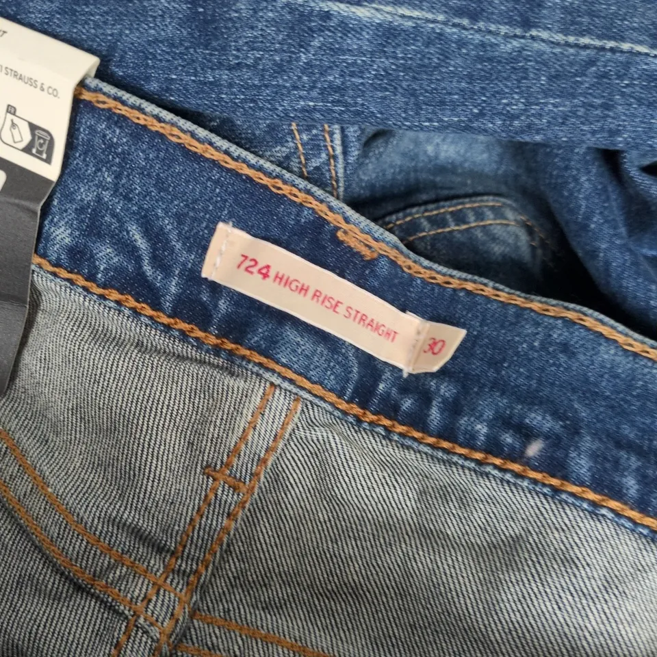LEVIS 724 HIGH-RISE STRAIGHT JEANS IN BLUE - 30X34