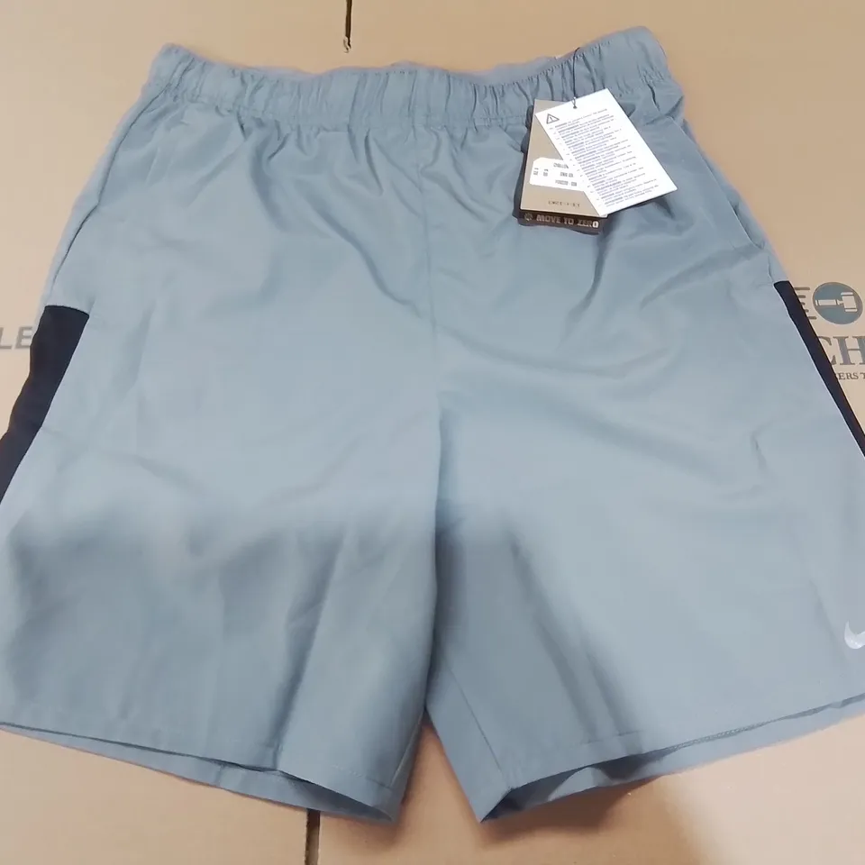 NIKE CHALLENGER KIDS SHORTS - XL