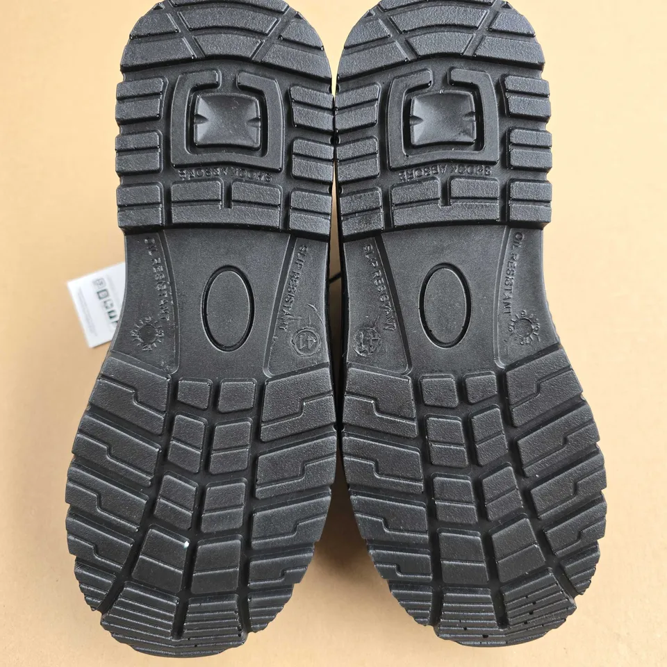 BRAND NEW BOXED CONTRACTOR BLACK SAFETY BOOTS - UK 7