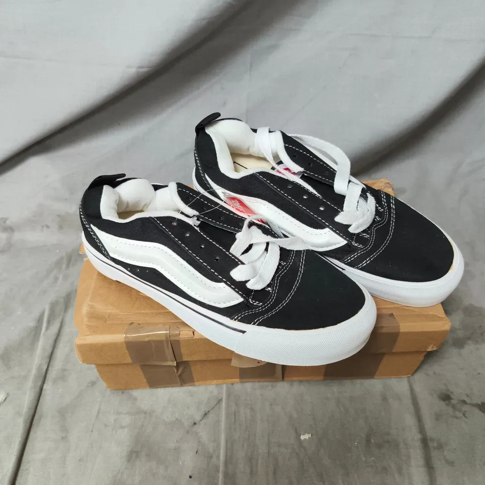 UNBOXED VANS OFF THE WALL KIDS' BLACK & WHITE SKATE SHOES UK SIZE 4.5