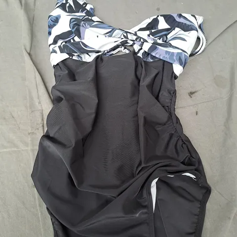 CUPSHE PATTERNED SWIMSUIT - M