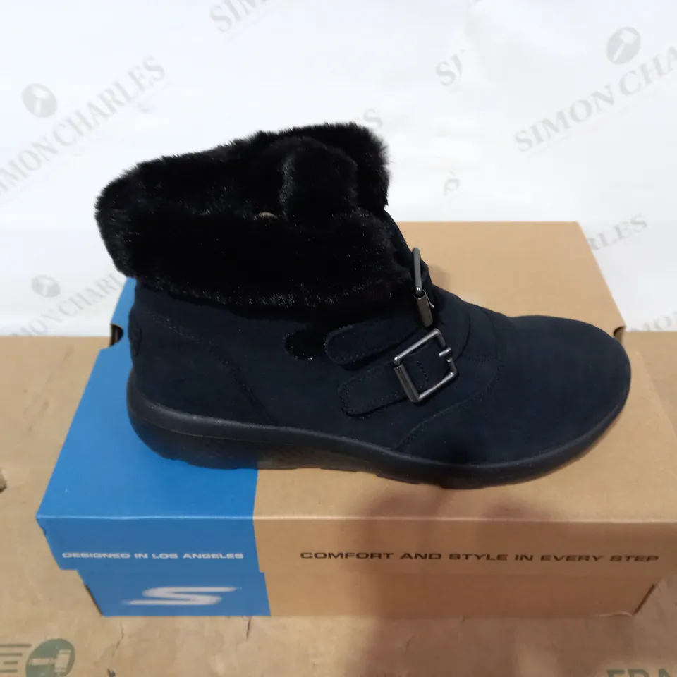 BOXED PAIR OF SKECHERS BOOTS - SIZE 6.5