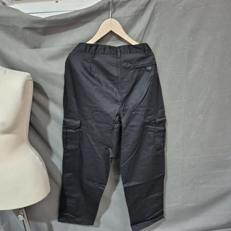 BLACK KNIGHT CARGO TROUSERS – MEN’S, UK 36R, BLACK