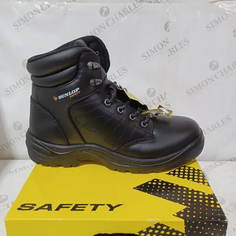 BOXED DUNLOP DAKOTA MENS SAFETY BOOTS - SIZE 10