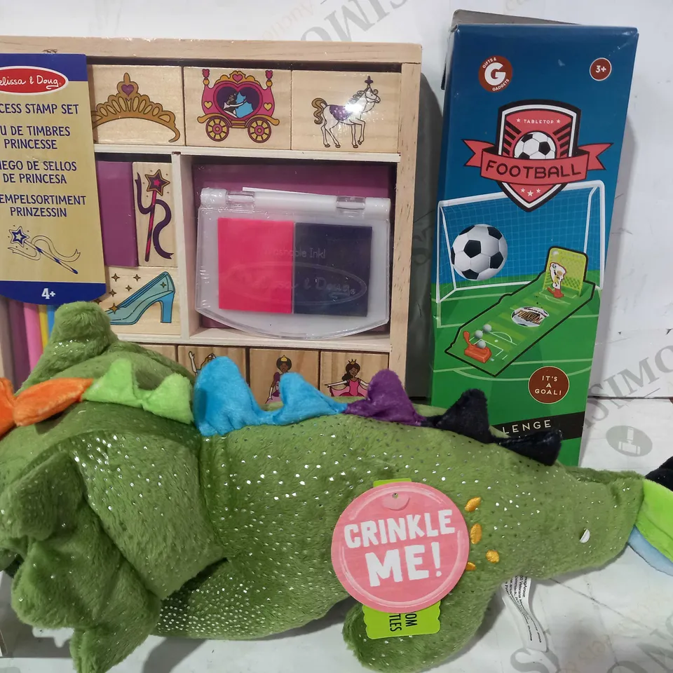 BOX OF APPROXIMATELY 15 ASSORTED TOYS AND GAMES TO INCLUDE SNUG AROOZ DROWSY THE DRAGON, MELISSA AND DOUG PRINCESS STAMP SET, TABLETOP FOOTBALL, ETC