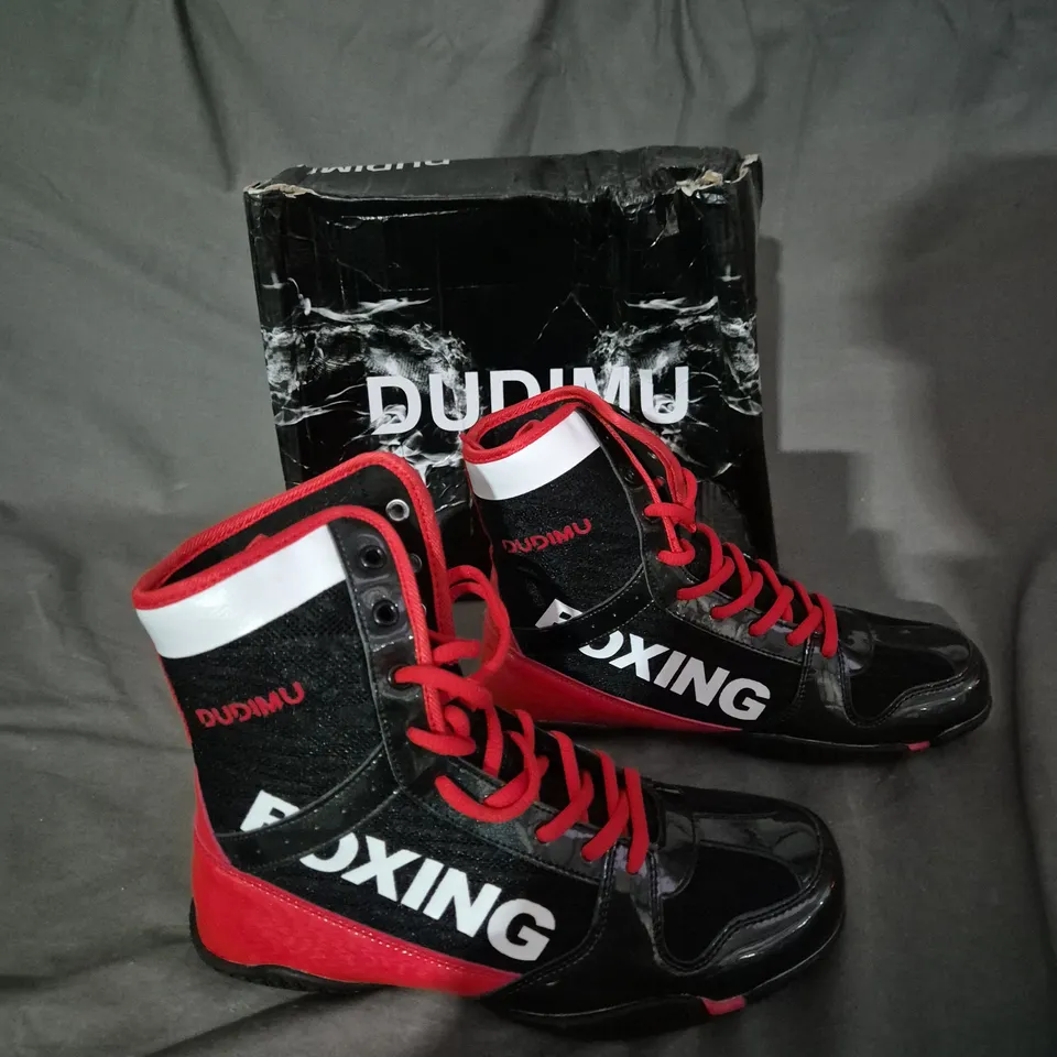 BOXED PAIR OF DUDIMU BOXING SHOES - UK 4