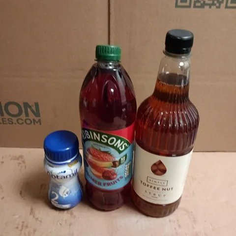 APPROXIMATELY 8 ASSORTED FOOD & DRINK ITEMS TO INCLUDE SIMPLY TOFFEE NUT SYRUP, ROBINSONS SUMMER FRUITS, APTAMIL FOLLOW ON MILK, ETC - COLLECTION ONLY