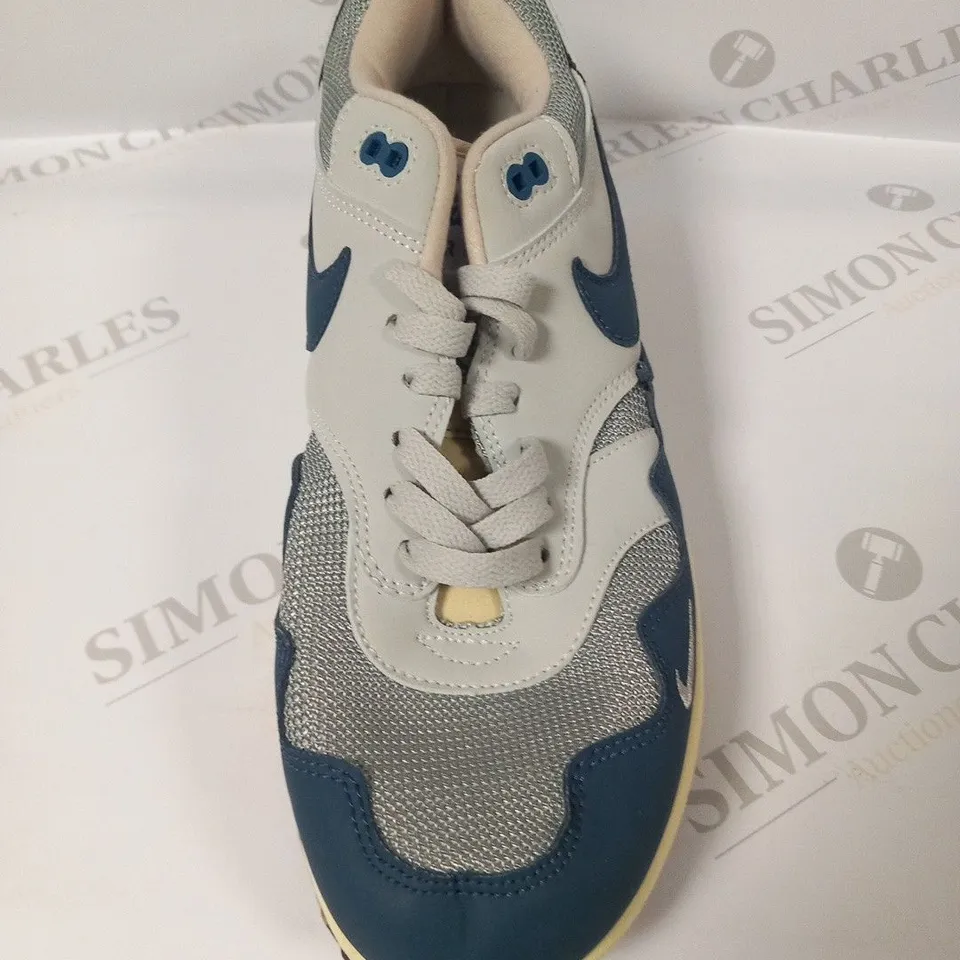 NIKE AIR SIZE 10