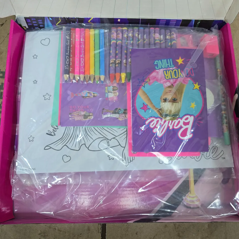 BOXED BARBIE LARGE ART SET