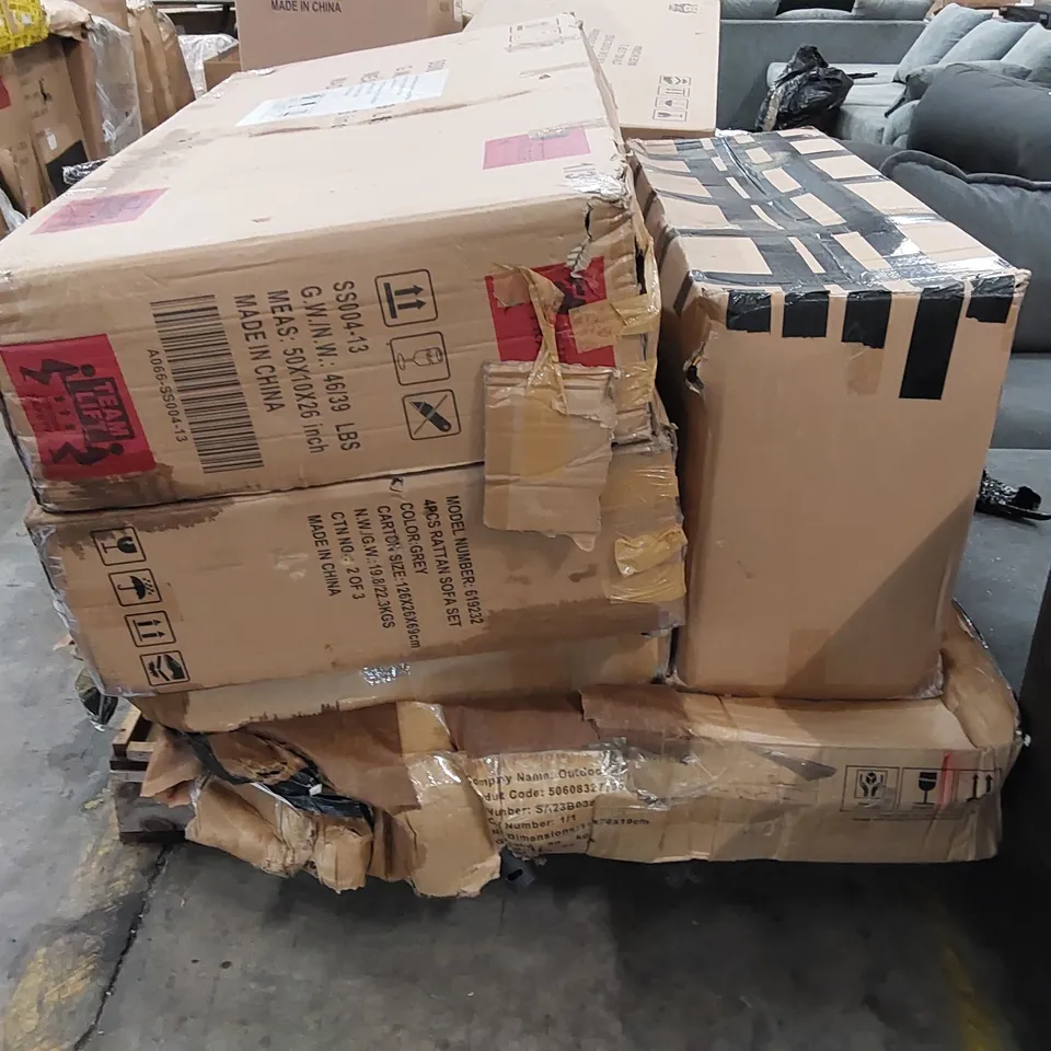 PALLET OF ASSORTED GARDEN FURNITURE PARTS