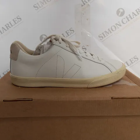 BOXED VEJA ESPLAR LEATHER WHITE SHOE - UK 6