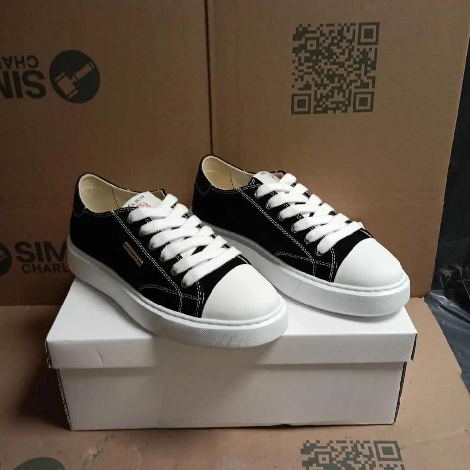BELIER ROME BLACK/WHITE CUPSOLE TRAINERS – UK 8