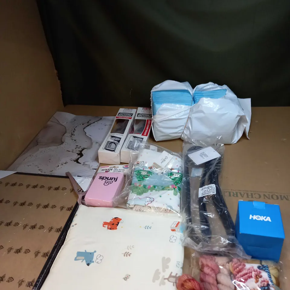 LARGE BOX OF ASSORTED HOUSEHOLD ITEMS TO INCUDE PICTURE FRAMES, CUSHIONS AND CLEANING ITEMS 
