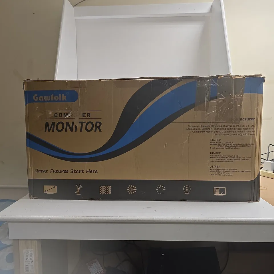 COMPUTER MONITOR – BOXED, PACKAGING SHOWS WEAR